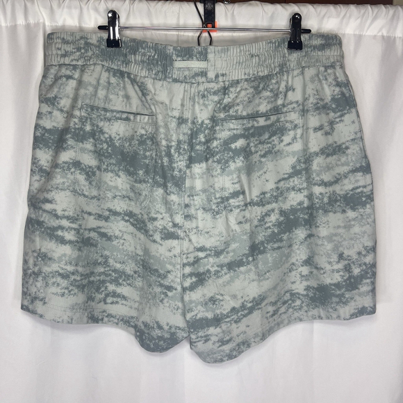 Athleta Farallon Shorts Women’s 2X Camo Elastic Waist Drawstring Athletic Sport - Picture 5 of 11